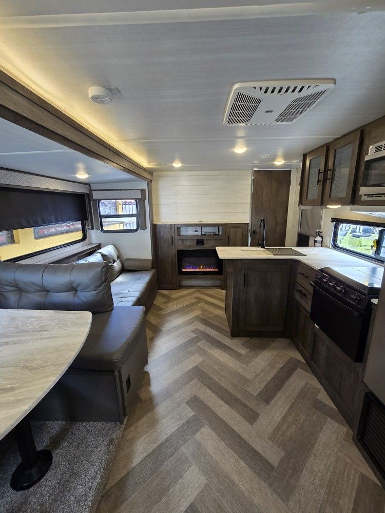 Rv Motor Home, Travel Trailer 27' 2 Cuartos 2022