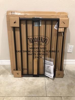 Extra Wide Baby Gate / Pet Gate - Fits Openings 28.68" - 47.85"