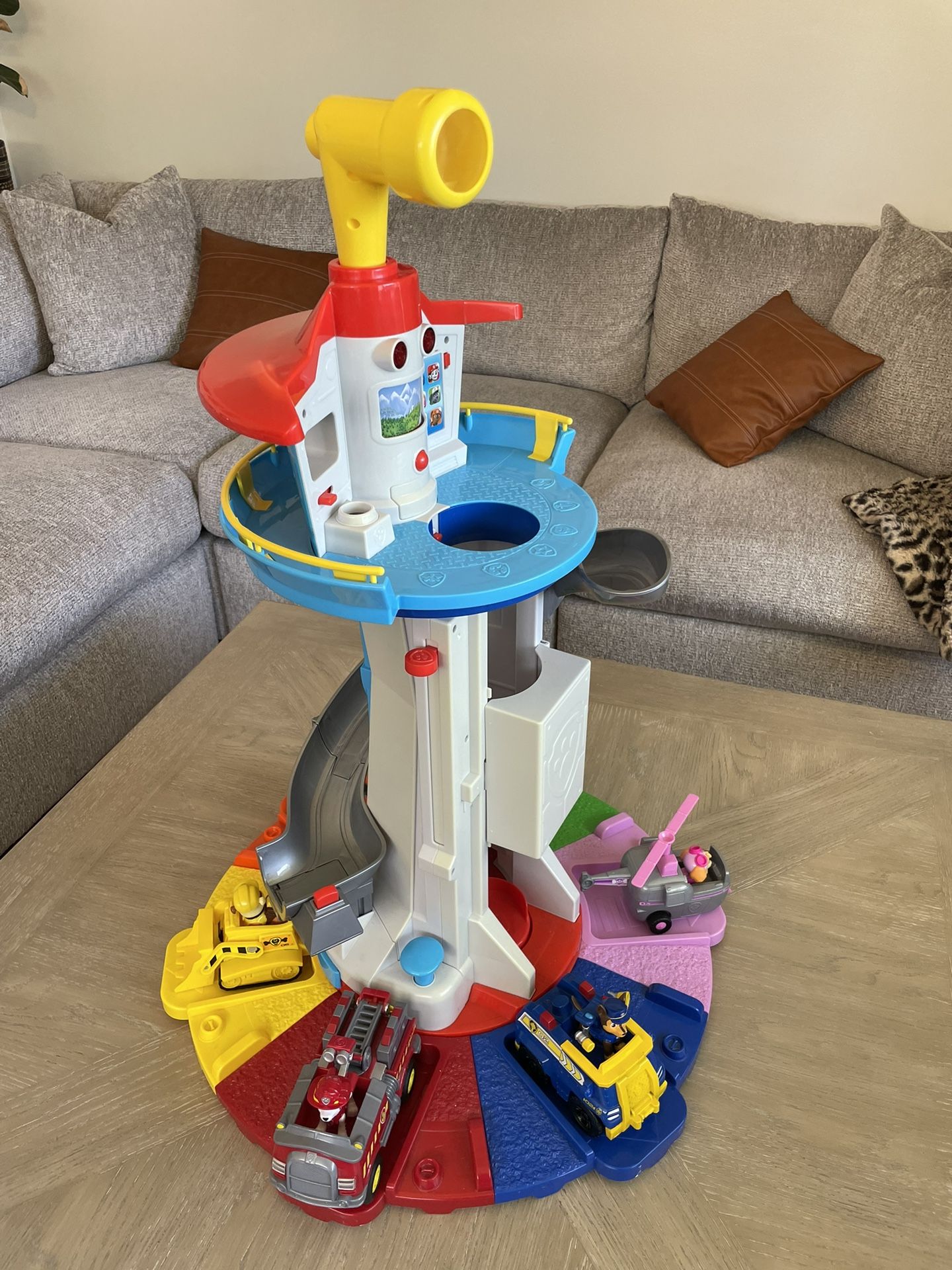 Paw Patrol Tower And Pups