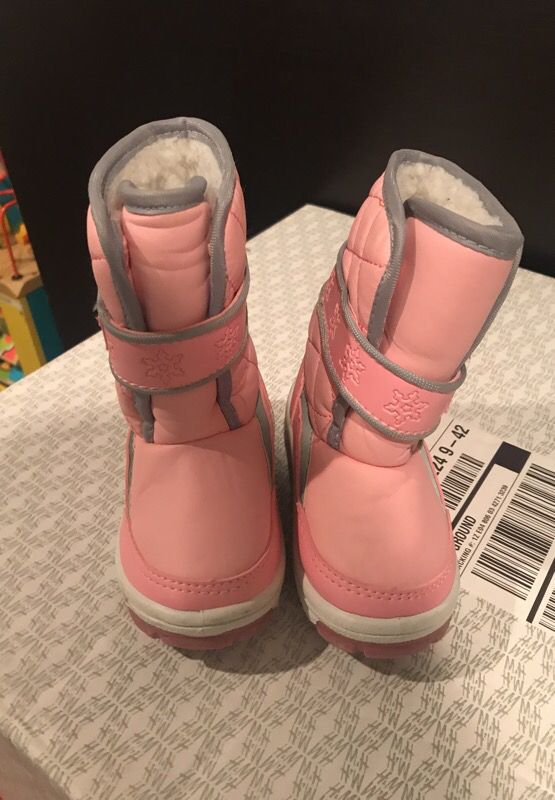 Pink snow boots size 6 toddler
