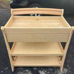 BABY CHANGING TABLE 