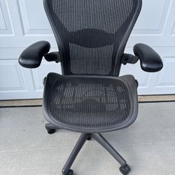 Aeron Chair (B-Size) All Adjustable Features Work