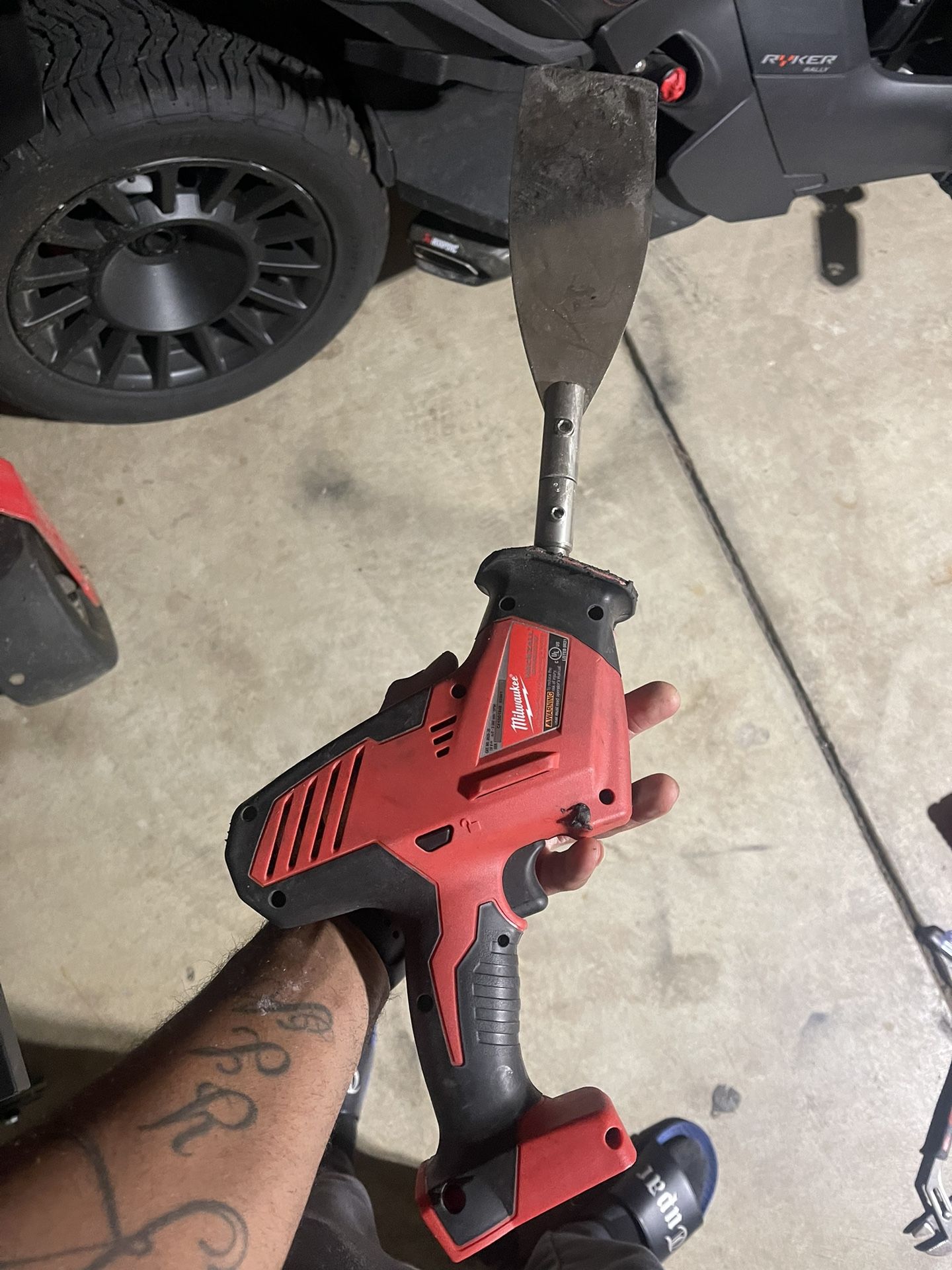 Authentic WINDSHIELD EXTRACTOR for Sale in Fishers, IN OfferUp