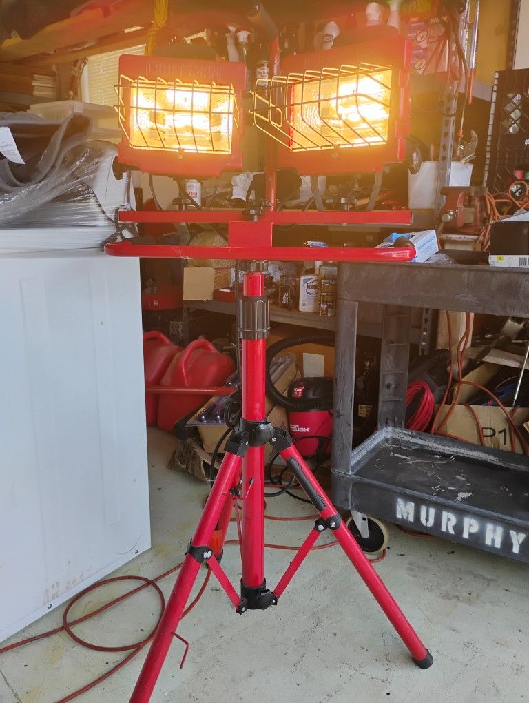 Craftsman Halogen Work Light With A Tripod Stand