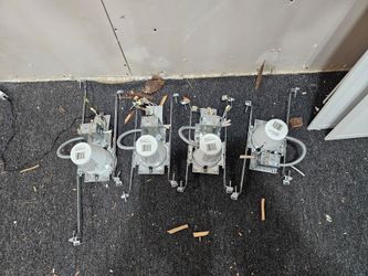 6in Halo lights with bracket (total 4)