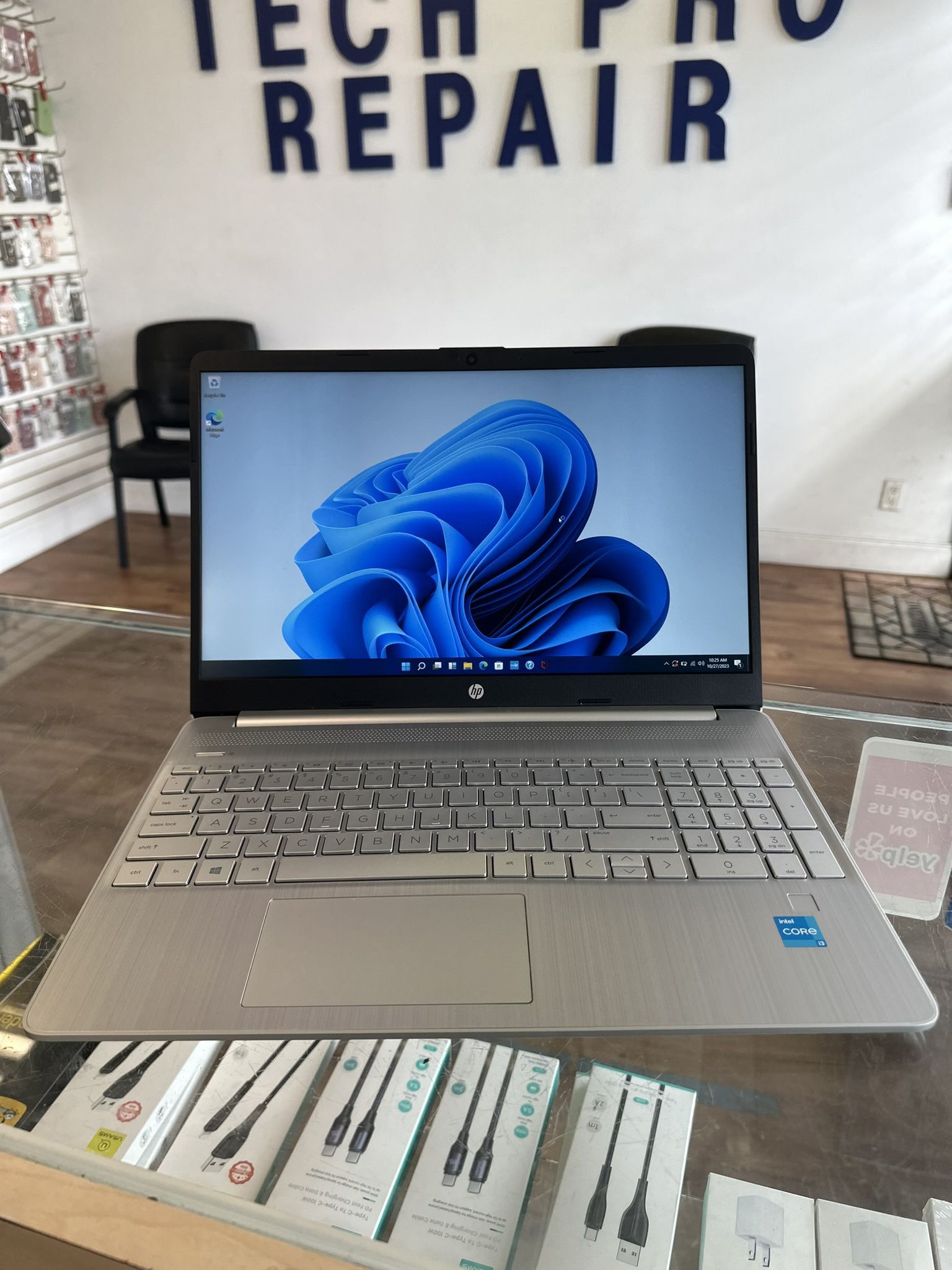 Like New! HP 15” Laptop, i3 11th Gen, 8gb RAM, 256gb SSD.