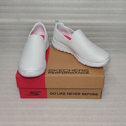 Skechers Slip Ons Sneakers Moccasin. Brand New In Box. Washable. Authentic. Size 8.5 Women's Shoes 