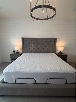 Pottery Barn Harper Upholstered Tufted Tall Bed with Bronze Nailheads, King, Performance Everydayvelvet™ Carbon