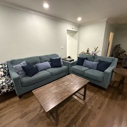 Living Room Set / Sofas Tables Accent Chairs Included 