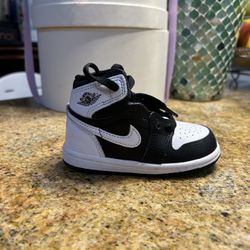 Jordan authentic Brand New White/bk No Box Size 6 Infant