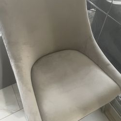 4 Dining Chairs **Send Best Offer 