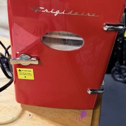 Frigidaire Mini Fridge 