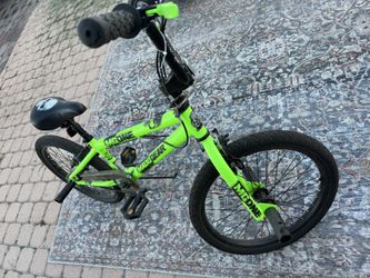Madd Gear 20” BMX Freestyle Bike – Neon Green – Trick Pegs