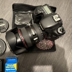 Canon EOS 7D Digital SLR Camera Body DS126251 - Pre-owned