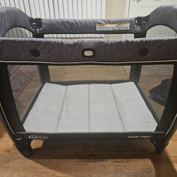 Graco Pack N Play Quick Connect W/accessories