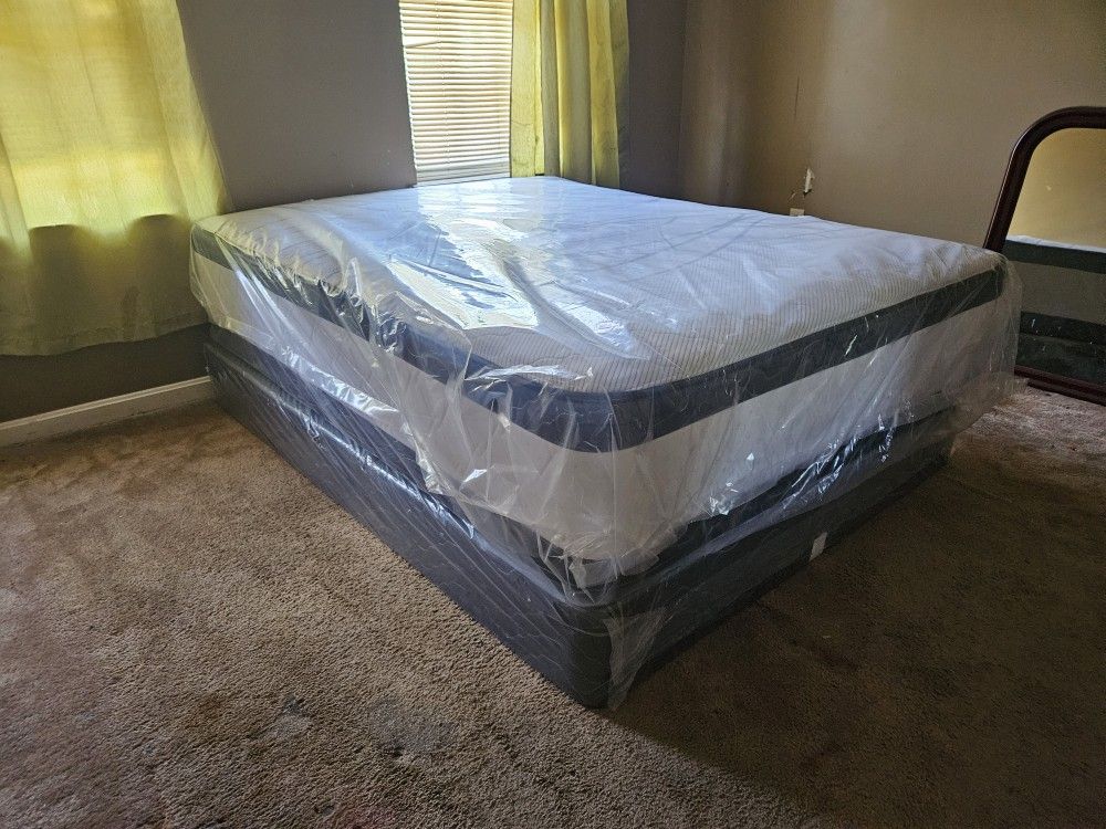 Queen Size Jumbo Pillowtop Mattress With Box Spring Special