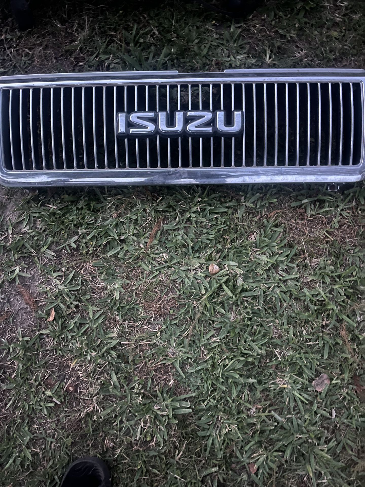 Isuzu Trooper grill