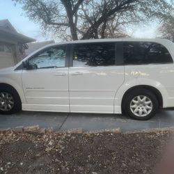 2010 Chrysler Town & Country