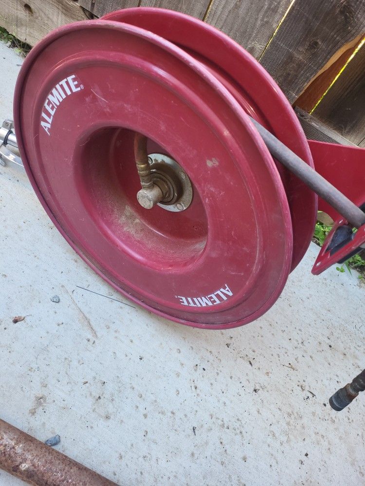 Air hose reel