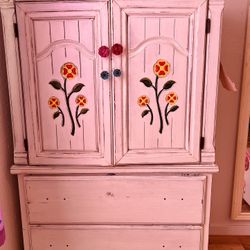 Cute Girls Dresser/bookshelf 