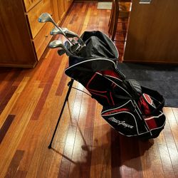 Women’s Right Handed Golf Club Lot With Mac Gregor Bag