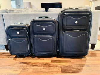 Travelers Club Luggage Set