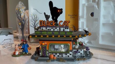 Department 56 Snow Village Halloween Black Cat Diner #55319 Retired