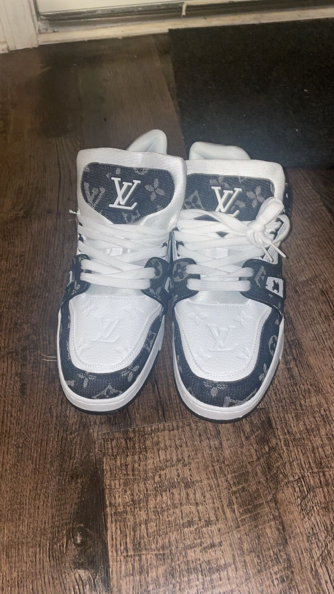 Louis Vuitton LV Trainer Sneakers Size 10 (Shipping Only)