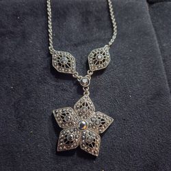 Vintage Liz Claiborne Silver Tone Necklace