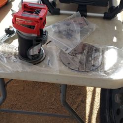 Milwaukee
M18 FUEL 18V Lithium-lon
Brushless Cordless Compact
Router (Tool-Only)
