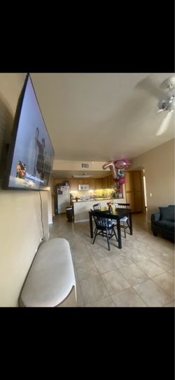 IKEA expandable Table 4 & 6 seater