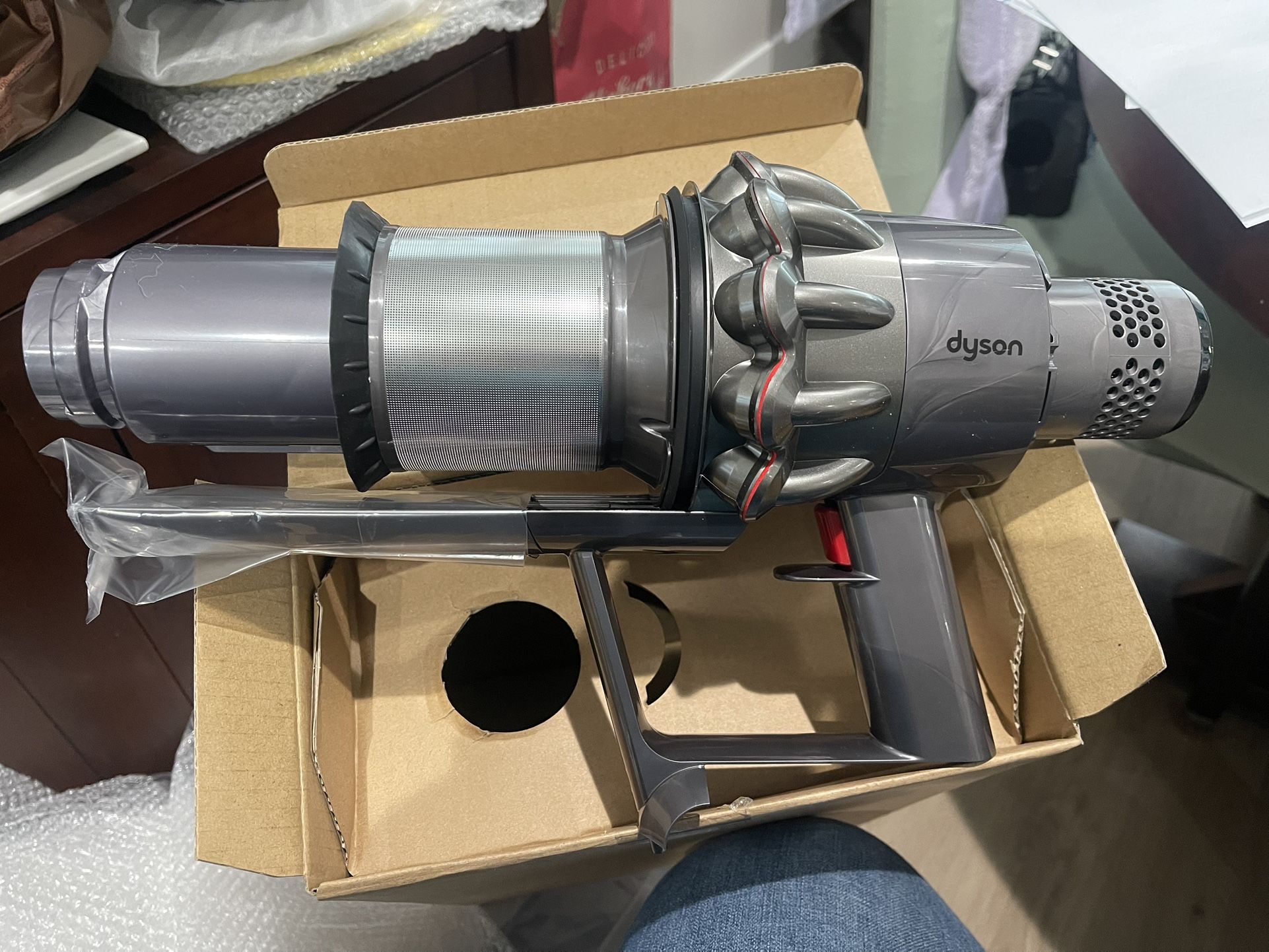 Dyson V11 Main Body & Cyclone Part (screw in battery)