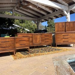 Mid Century Bedroom Set By Bassett 