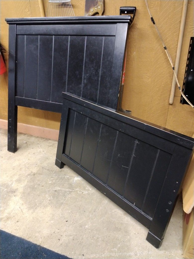 Twin Bed Frame w/Headboard And Footboard 