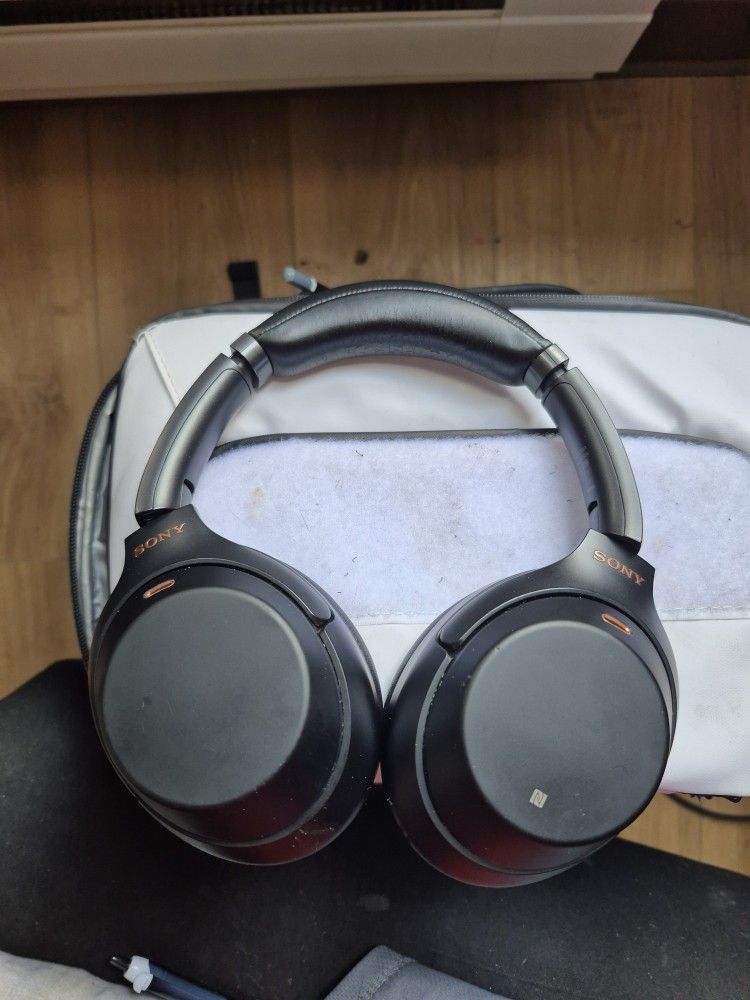 SONY WH-1000XM3 Wireless Noise Canceling BLUETOOTH Headphones (ALEXA/Siri/Google Assistant Capable)