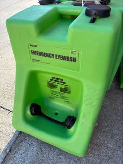 Fend-All Porta Stream III portable emergency eyewash station (made by Bradley)