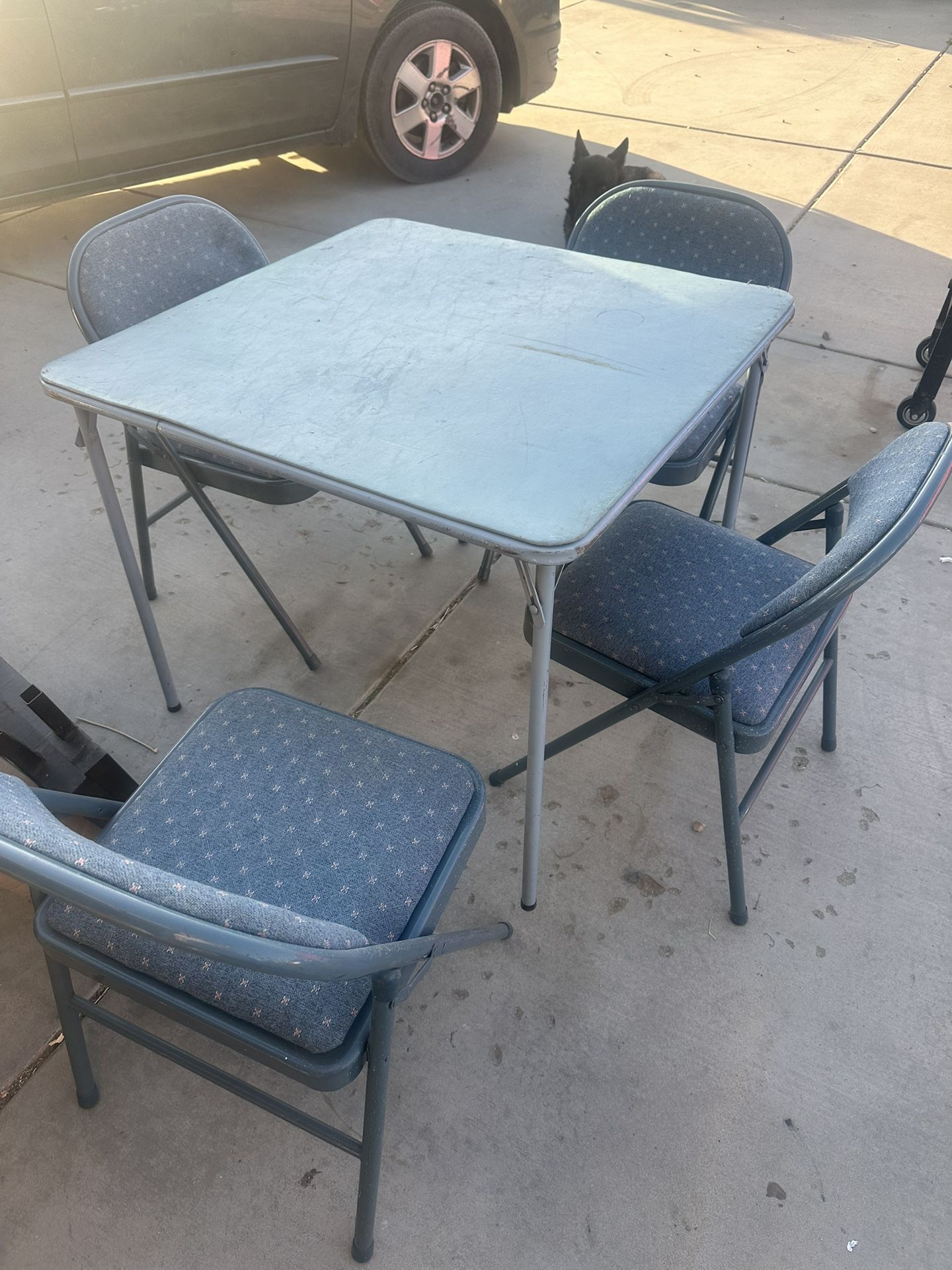 Small Table With 4 Cushion Chairs.