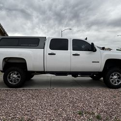 $600 obo ARE chevy truck 6.6’ camper