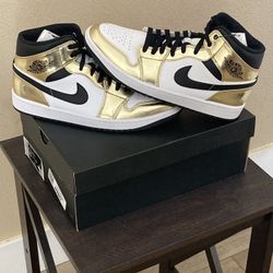 Men’s Size 10 Air Jordan 1 Mid SE Metallic Gold