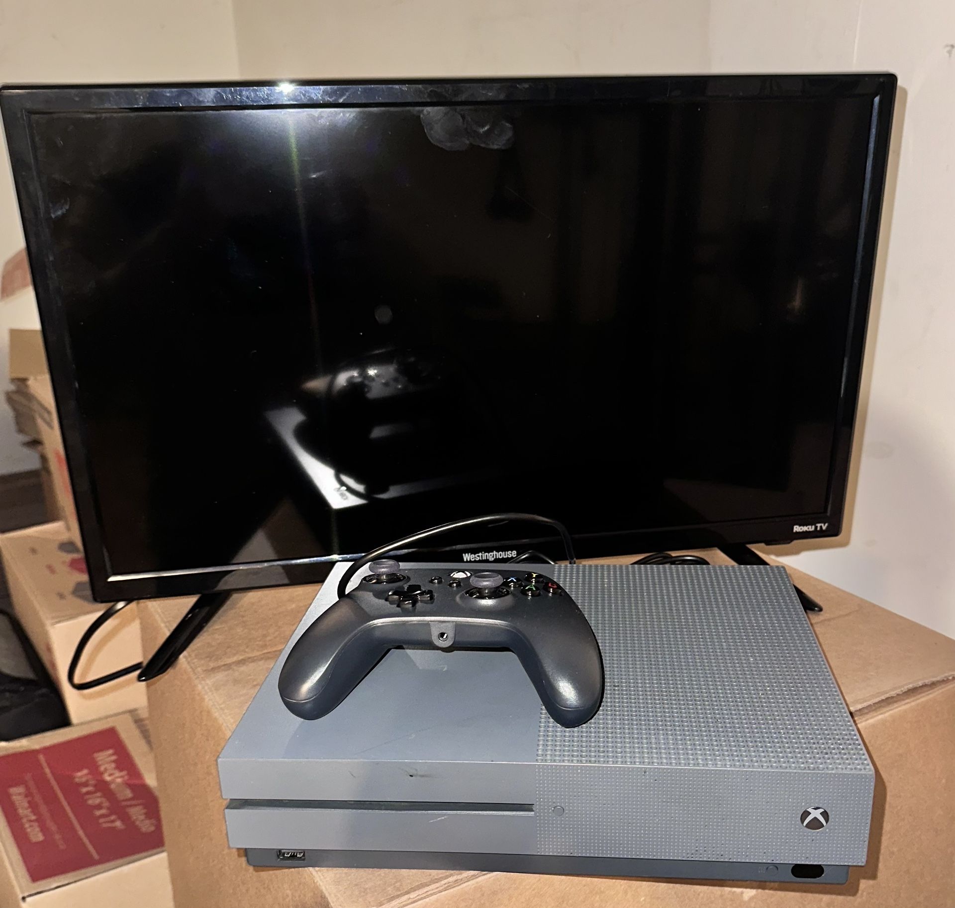 4k 24 Inch roku tv with xbox one s