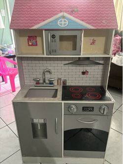 Doll house/ kitchen
