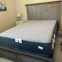 Queen bed, Mattress, And Dresser