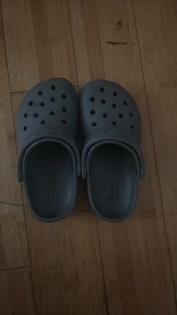Toddler 9c gray crocs