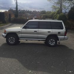 Mitsubishi Montero 1999