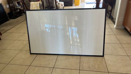 Large white board with 3pkg of expos