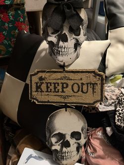Wood Door Hanger Halloween Skull Skeleton
