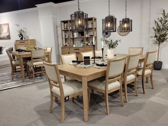7 pc Transitional Casual Dining Set!!