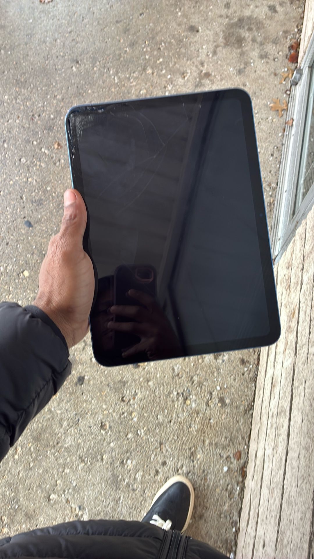 I Pad 10 Gen Few Cracks But Works Well