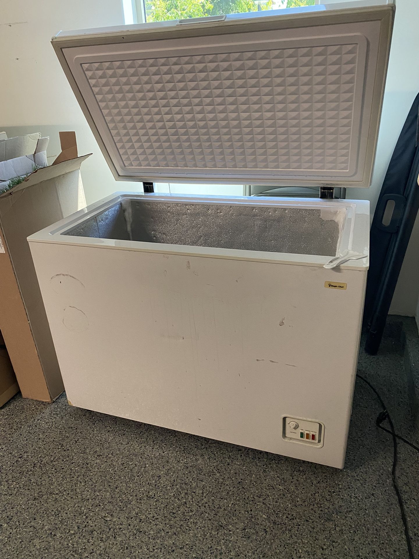 Freezer chest