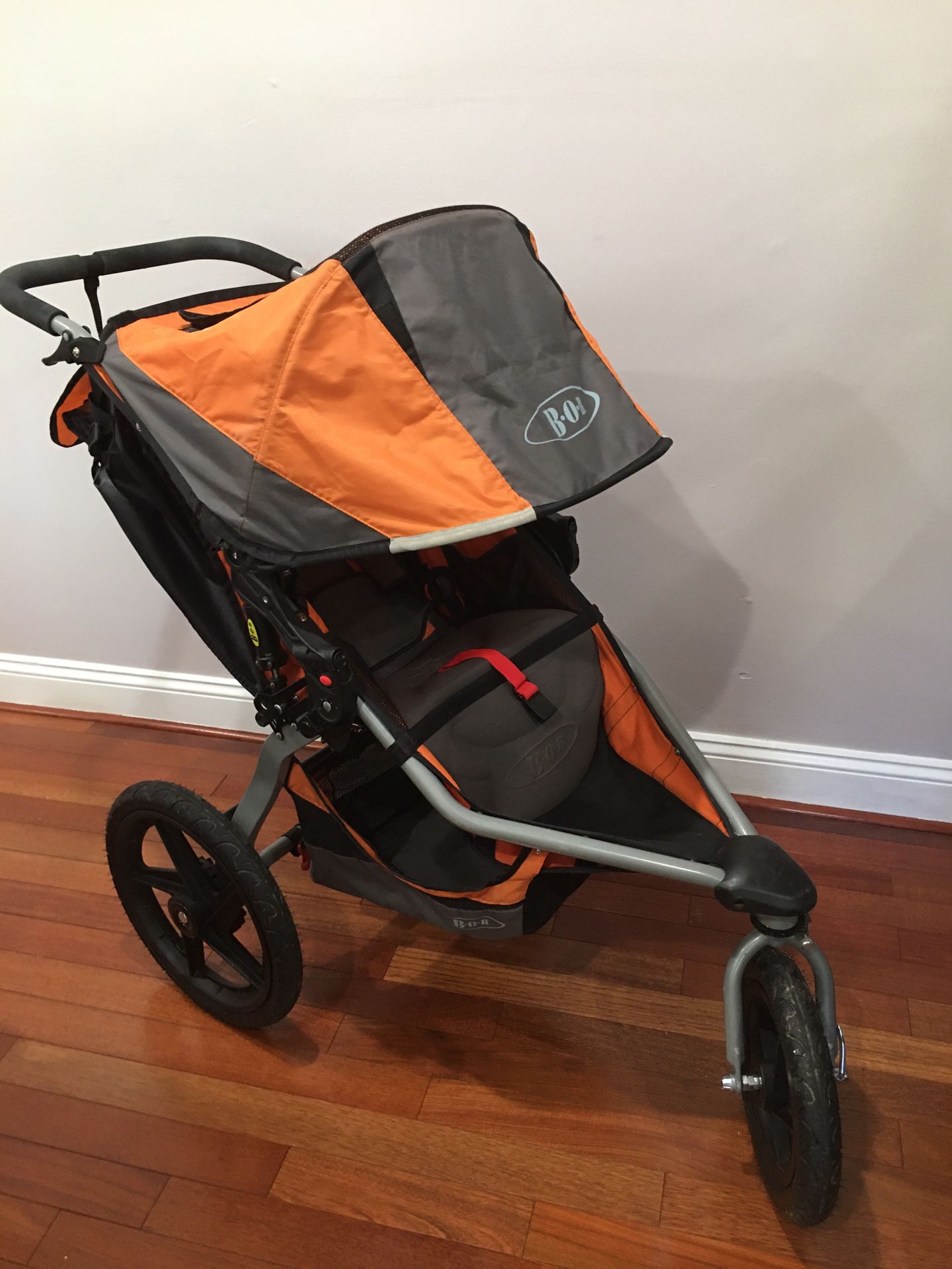 BOB collapsible jogging stroller. Easy to collapse and put away when not being used.